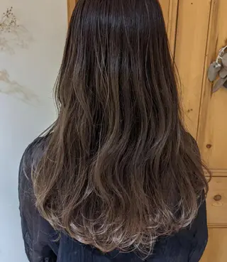 ロング カラー マエハラ ナナのヘアスタイル