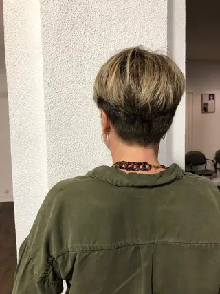 ショート 小野寺 モエカのヘアスタイル
