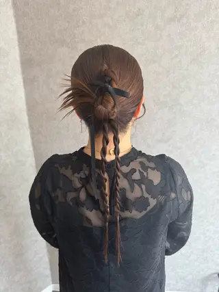 ヘアアレンジ Rio/ヘアセット/ ハイトーンカラーのヘアスタイル