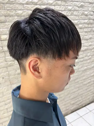 ミディアム メンズ 【メンズ特化】セン ターパート/保坂太一のヘアスタイル