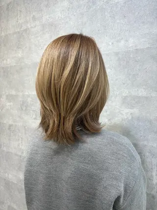 ミディアム U-ra NAMIのヘアスタイル