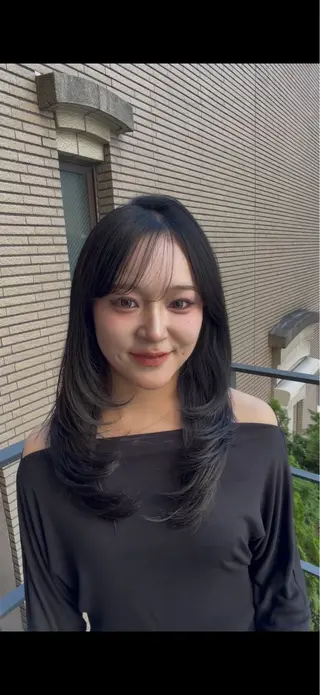 ロング 真下 瑞歩のヘアスタイル