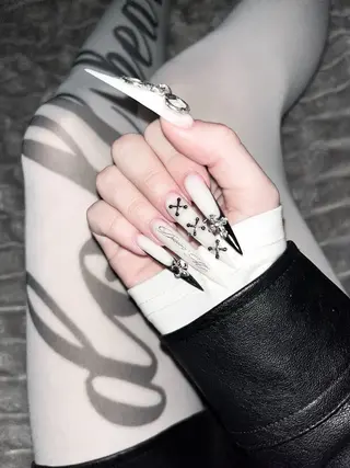 ネイル Dyo Nail_Royalのネイルデザイン