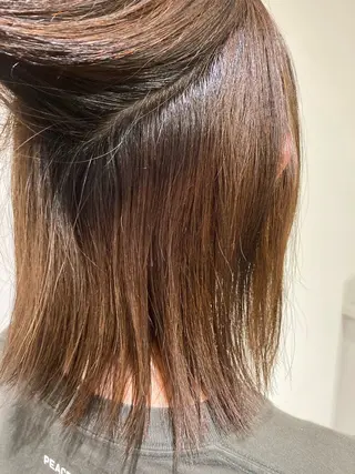 セミロング あやか 白髪ぼかしハイライトのヘアスタイル