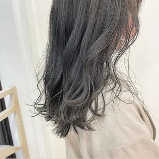 セミロング カラー TRENCH 相澤 果歩のヘアスタイル