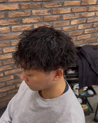 パーマ メンズ ツイスパ/シャドウ MANARUのヘアスタイル