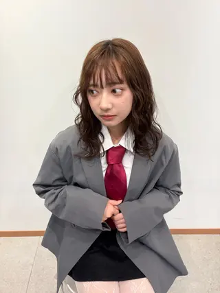 ミディアム KAREN(ému) 伏見/カットモデルのヘアスタイル