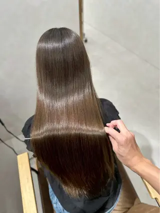 ロング SLASHスラッシュ 伊藤眞代のヘアスタイル
