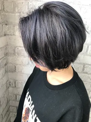 ショート カラー Oopsレイヤー 加藤澄都のヘアスタイル