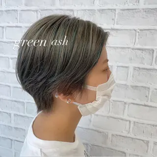ショート カラー 川上 紗也加のヘアスタイル
