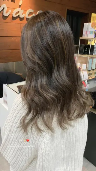 セミロング レイヤー/艶髪カラー 森本くるみのヘアスタイル