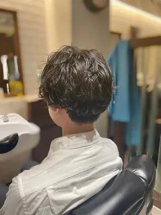 ミディアム パーマ メンズ 岡崎 隆晟のヘアスタイル