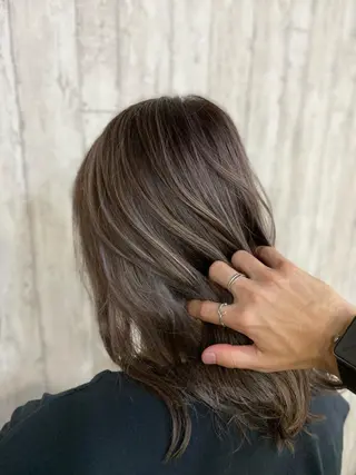 セミロング カラー 勝河 怜楊のヘアスタイル