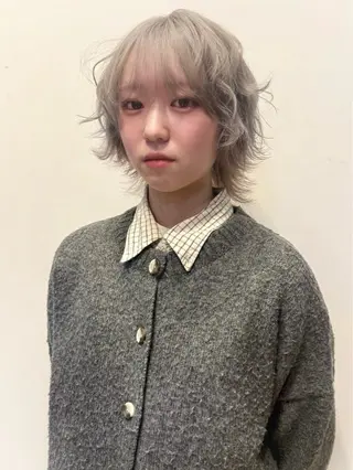 ショート カラー 村岡彩優/松本 /ブリーチ/艶カラーのヘアスタイル