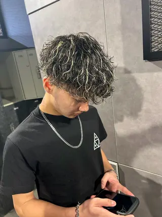 ミディアム カラー パーマ メンズ メンズパーマ特化 TAIGAのヘアスタイル