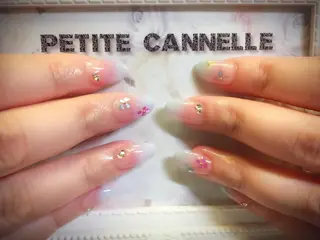 ミディアム ネイル Petite Cannelleのネイルデザイン