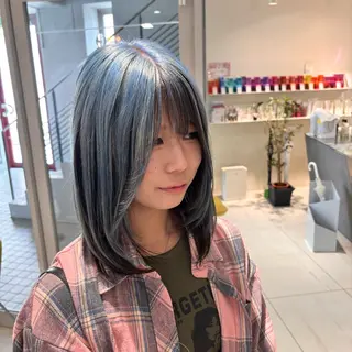 セミロング カラー 由比藤理子 ブリーチカラー🌈のヘアスタイル