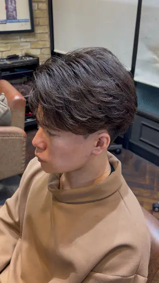 ショート 曲がる縮毛 フェザー ニュアンス  佐々木のヘアスタイル