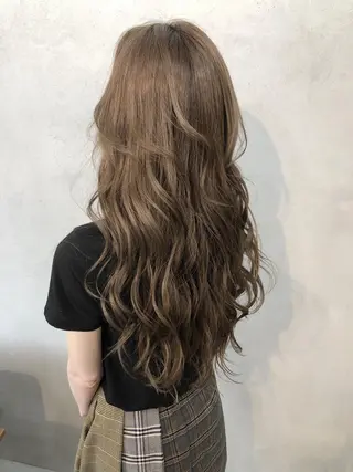 ロング カラー ヘアアレンジ universe tokyoのヘアスタイル