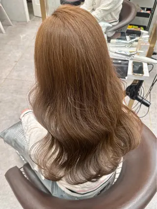 ロング カラー みのりハイトーン デザインカラーのヘアスタイル