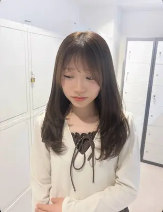 ミディアム ニトウ レイナのヘアスタイル