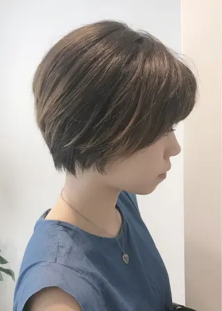ショート 🎨艶感ニュアンス カラー🐬櫻井海星のヘアスタイル