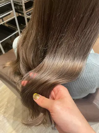 ロング カラー 千野 優由のヘアスタイル