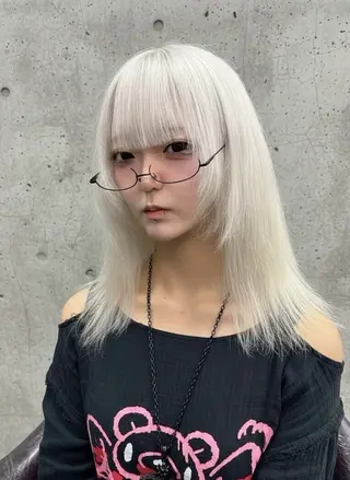 ミディアム カラー ホワイトカラー/ブリ ーチ🤍SHIN🤍のヘアスタイル