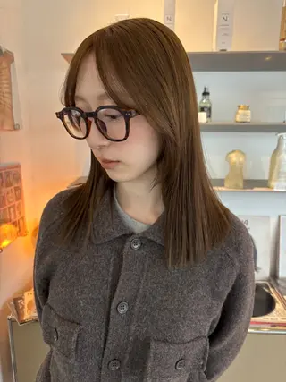 セミロング wakana/ 柔らかベージュカラーのヘアスタイル