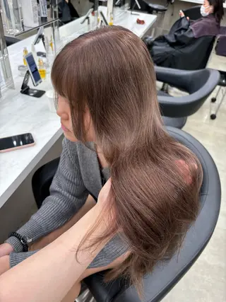 セミロング カラー 抜け感レイヤー︴ ニュアンスカラーのヘアスタイル