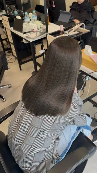 セミロング カラー Mikuレイヤー /高発色カラーのヘアスタイル