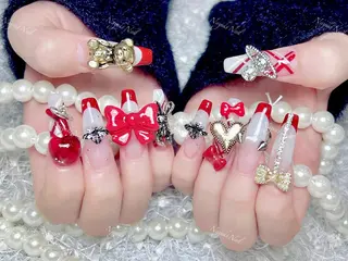 ネイル 🦋 Queenieのネイルデザイン