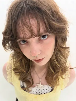 セミロング ヨシノ マナウのヘアスタイル