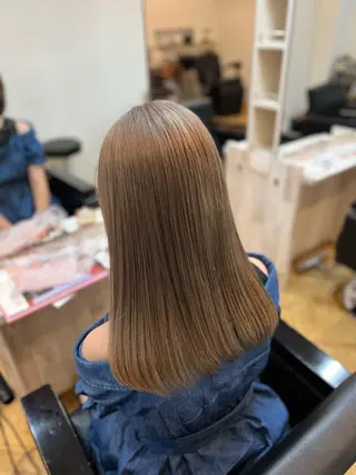 セミロング カラー ブリーチ特化 梅田本多翔のヘアスタイル