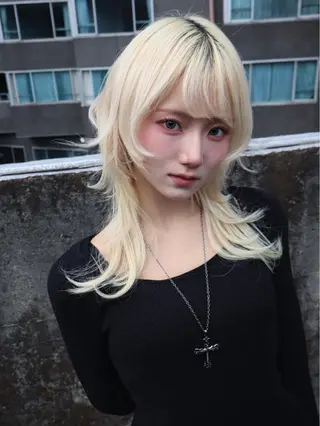 ミディアム カラー レイヤー/ブリーチ iwamiya岩見谷のヘアスタイル