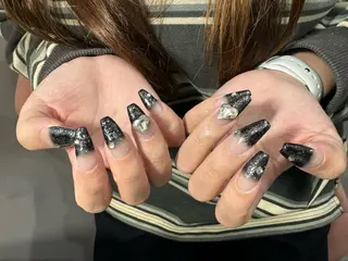 ネイル LAVISH 大和店 emi・:*+のネイルデザイン
