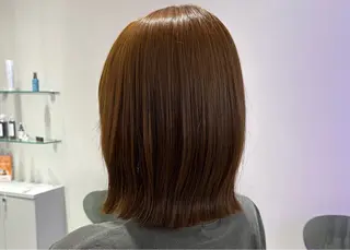 ミディアム ミルクティーカラー/ レイヤーカットAyaのヘアスタイル