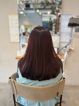 ロング カラー momoka オリーブ/ベージュのヘアスタイル