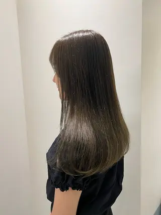 ミディアム 成岡 愛美のヘアスタイル