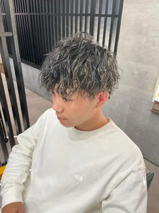 ショート パーマ メンズ 勝毛 広貴のヘアスタイル