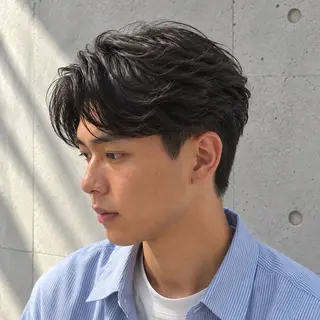 ミディアム メンズ センターパート/ニ ュアンスパーマのヘアスタイル