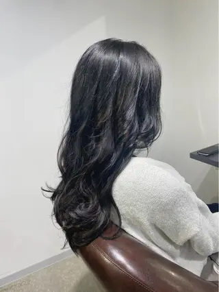 ロング カラー 根本 真奈のヘアスタイル