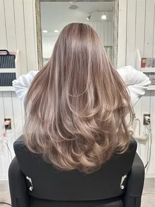 ロング ハイトーン belle ナホのヘアスタイル