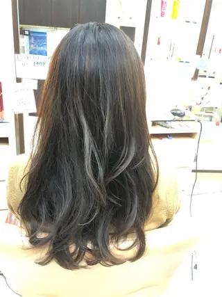 セミロング カラー Minami .のヘアスタイル