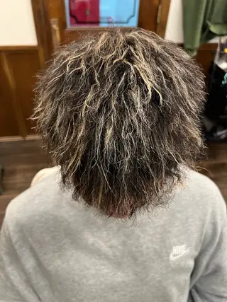 ショート パーマ メンズ 大久保 竣太のヘアスタイル