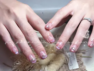 ネイル AngelChris ビューティーサロンのネイルデザイン