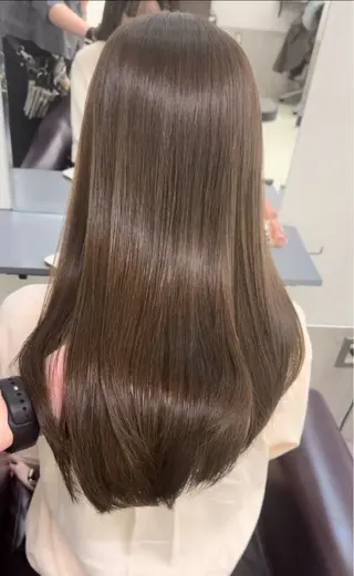 ロング カラー 透明感/オリーブ ハイトーン×レイヤーのヘアスタイル