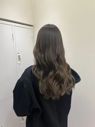 ロング エルロン 川上のヘアスタイル