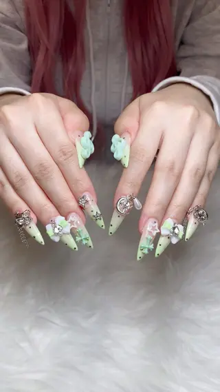 ネイル Rei _Nail 新宿のネイルデザイン
