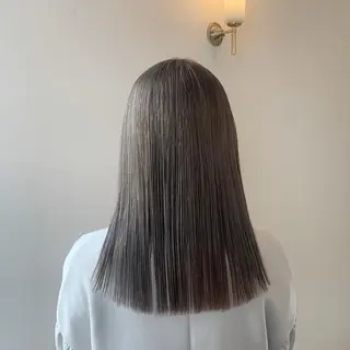 セミロング カラー 本間 結衣のヘアスタイル
